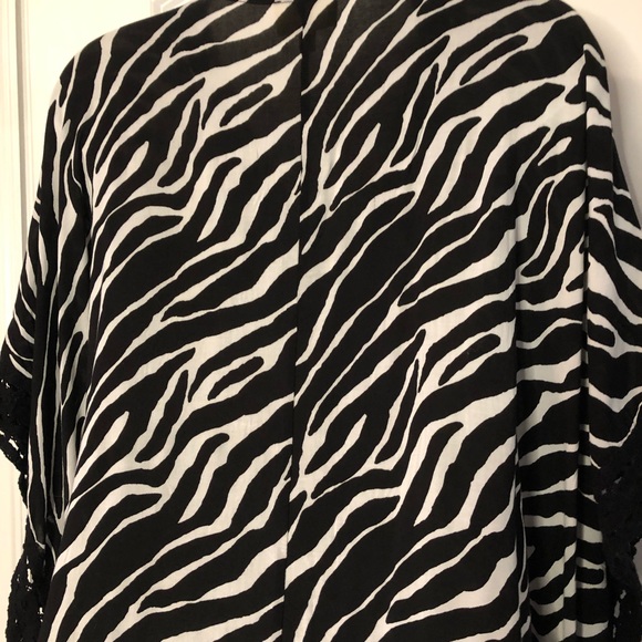 Liz Lange Zebra Print Poncho Top Size XS/S - Picture 7 of 16
